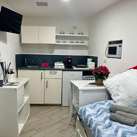 A Casarell Apartment Наполи Екстериор снимка